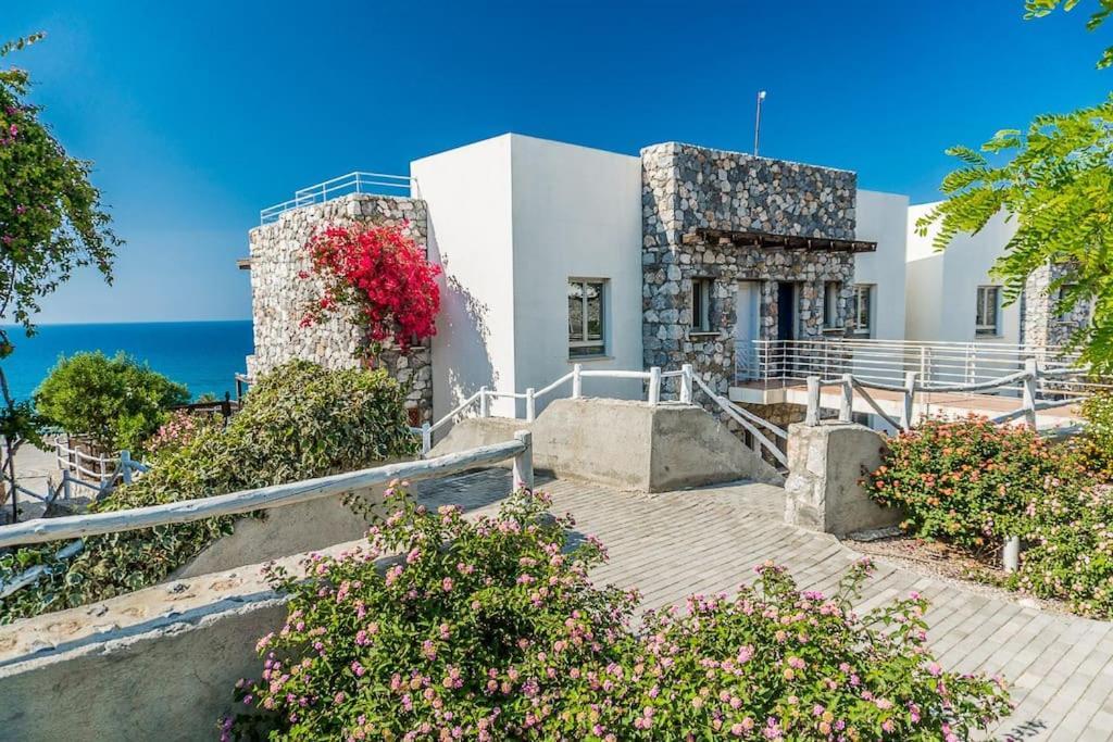 Boutique Seafront Apartment Agios Amvrosios  Экстерьер фото